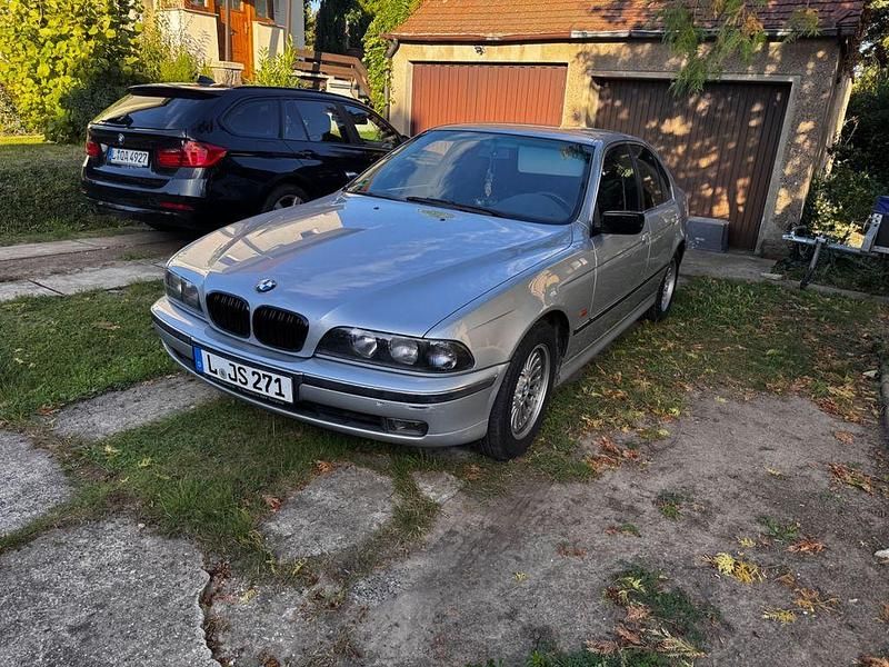 Silber Gebraucht 1996 BMW 523 Limousine | 6.600 € (Etwas zu teuer) - Bild 1/4