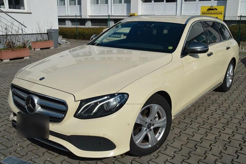 Gebraucht Mercedes E220 Avantgarde 194 PS (142 kW) 2017 Grau Kombi