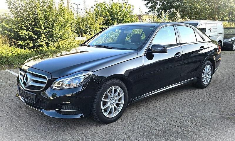 Schwarz Gebraucht 2015 Mercedes E220 Limousine | 8.300 € (Fairer Preis) - Bild 1/4