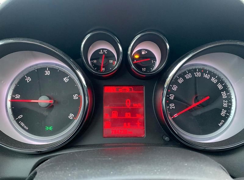 Gebraucht Opel Astra Exklusiv 131 PS (96 kW) 2014 Schwarz Kombi