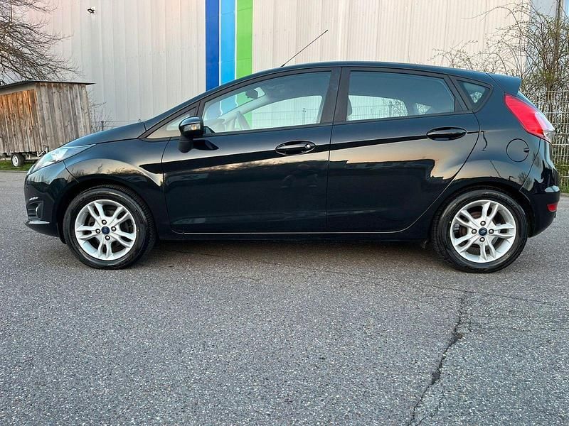 Gebraucht Ford Fiesta Trend 101 PS (74 kW) 2015 Schwarz Kleinwagen