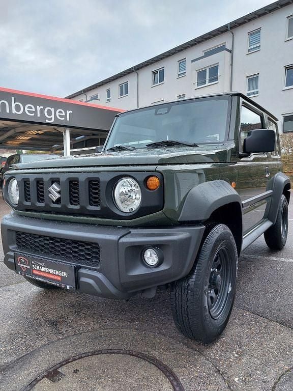 Grün Gebraucht 2024 Suzuki Jimny Comfort SUV | 32.900 € (Fairer Preis) - Bild 1/4