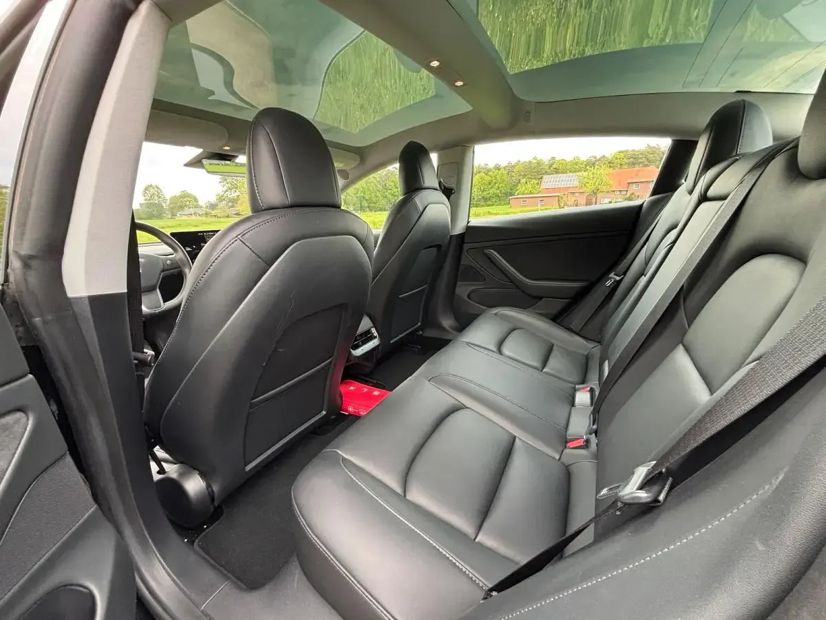 Second-hand Tesla Model 3 323 kW (440 CP) 2020 Negru Berlinǎ