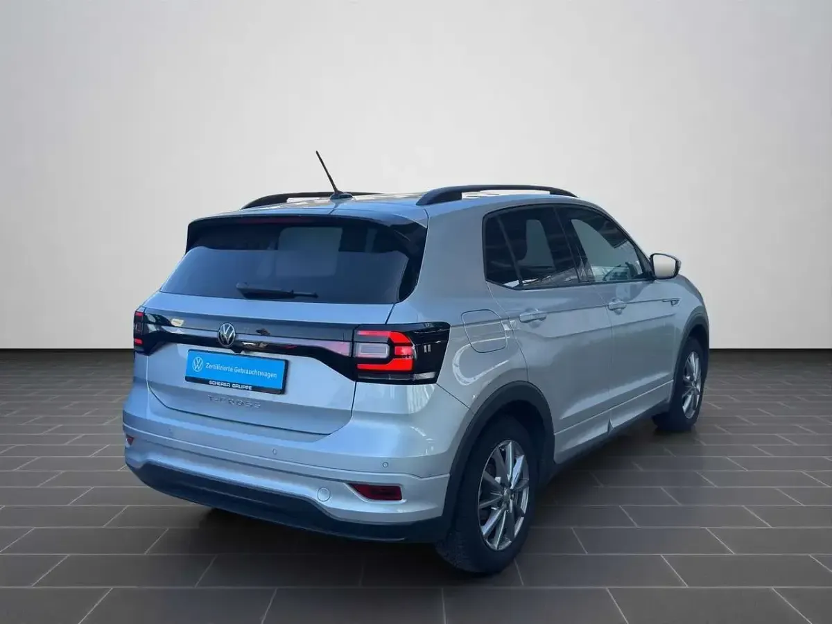 Gebraucht VW T-Cross R-line 150 PS (110 kW) 2023 Reflexsilber metallic (metallic) SUV