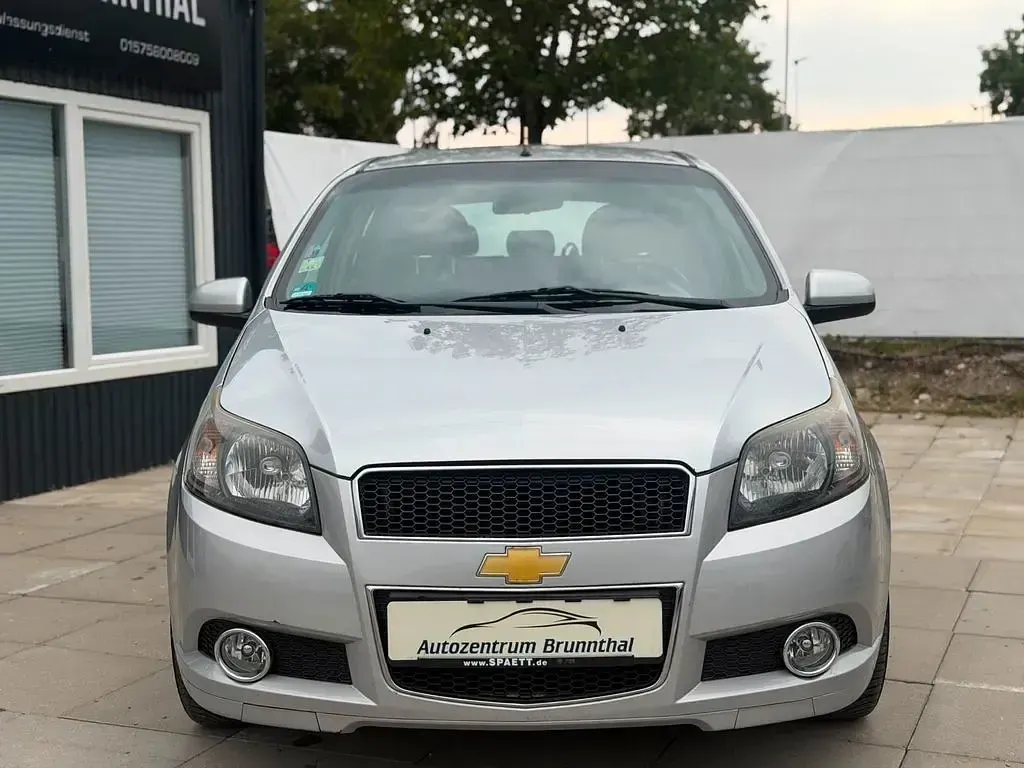 Gebraucht Chevrolet Aveo LT 101 PS (74 kW) 2011 Silber Kleinwagen