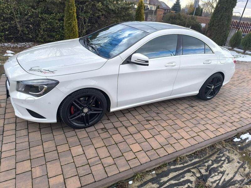 Weiß Gebraucht 2015 Mercedes CLA250 Limousine | 20.000 € (Fairer Preis) - Bild 1/4