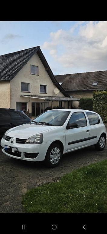 Weiß Gebraucht 2006 Renault Clio II Campus Limousine | 1.000 € (Guter Preis) - Bild 1/4