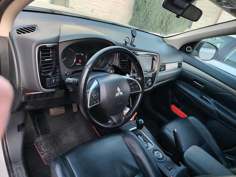 Gebraucht Mitsubishi Outlander 150 PS (110 kW) 2012 Weiß SUV