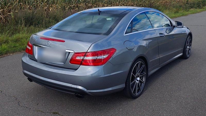 Gebraucht Mercedes E350 AMG line 320 PS (235 kW) 2012 Silber Coupé