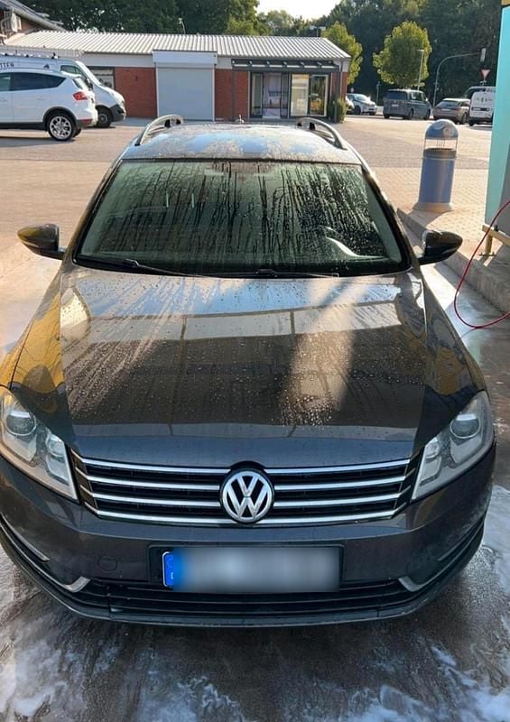 Braun Gebraucht 2013 VW Passat Kombi | 4.799 € (Superpreis) - Bild 1/4