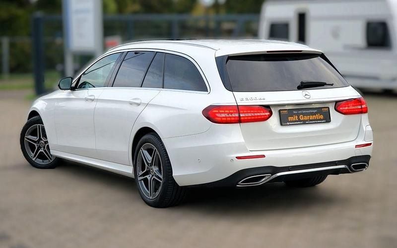Gebraucht Mercedes E300 AMG line 194 PS (142 kW) 2022 Weiß Limousine