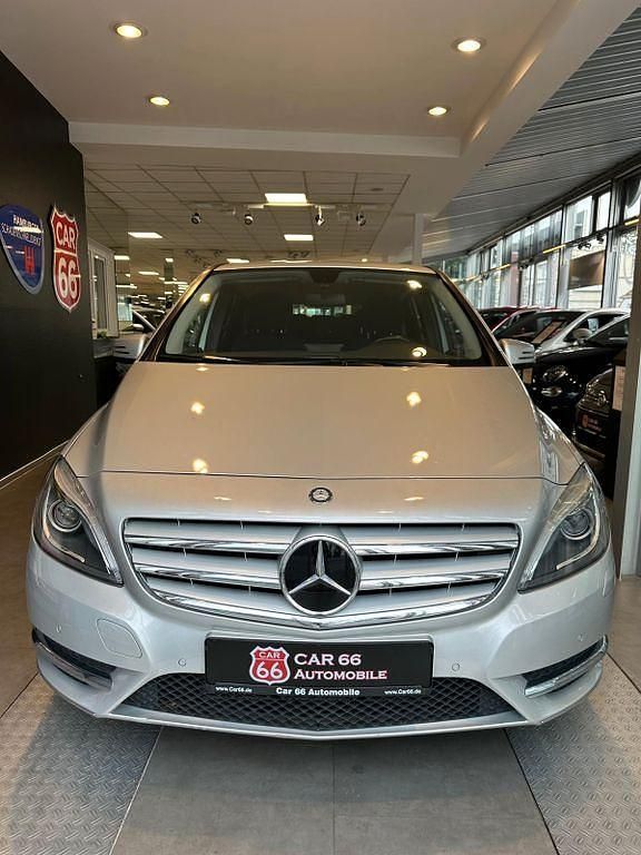 Gebraucht Mercedes B180 109 PS (80 kW) 2012 Silber Van / Kleinbus