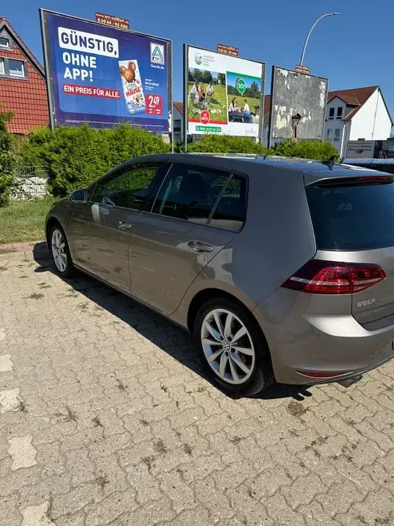 Gebraucht VW Golf VII Highline 150 PS (110 kW) 2016 Grau Limousine