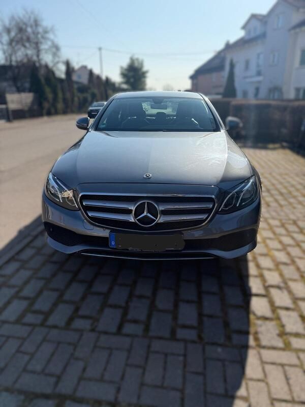 Grau Gebraucht 2018 Mercedes E200 Kombi | 24.000 € (Fairer Preis) - Bild 1/4
