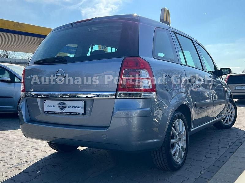 Gebraucht Opel Zafira Selection 116 PS (85 kW) 2009 Silber Van / Kleinbus