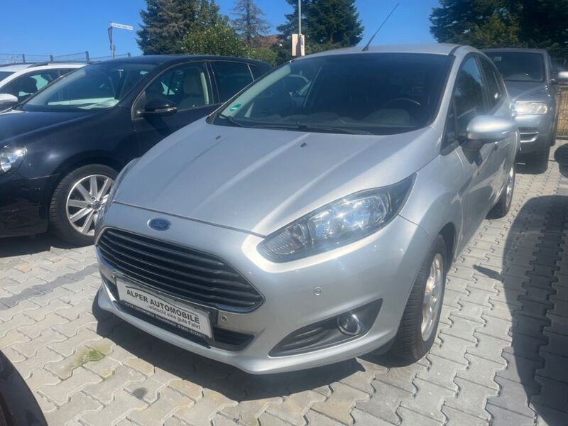 Silber Gebraucht 2014 Ford Fiesta Titanium Kleinwagen | 4.999 € (Fairer Preis) - Bild 1/4