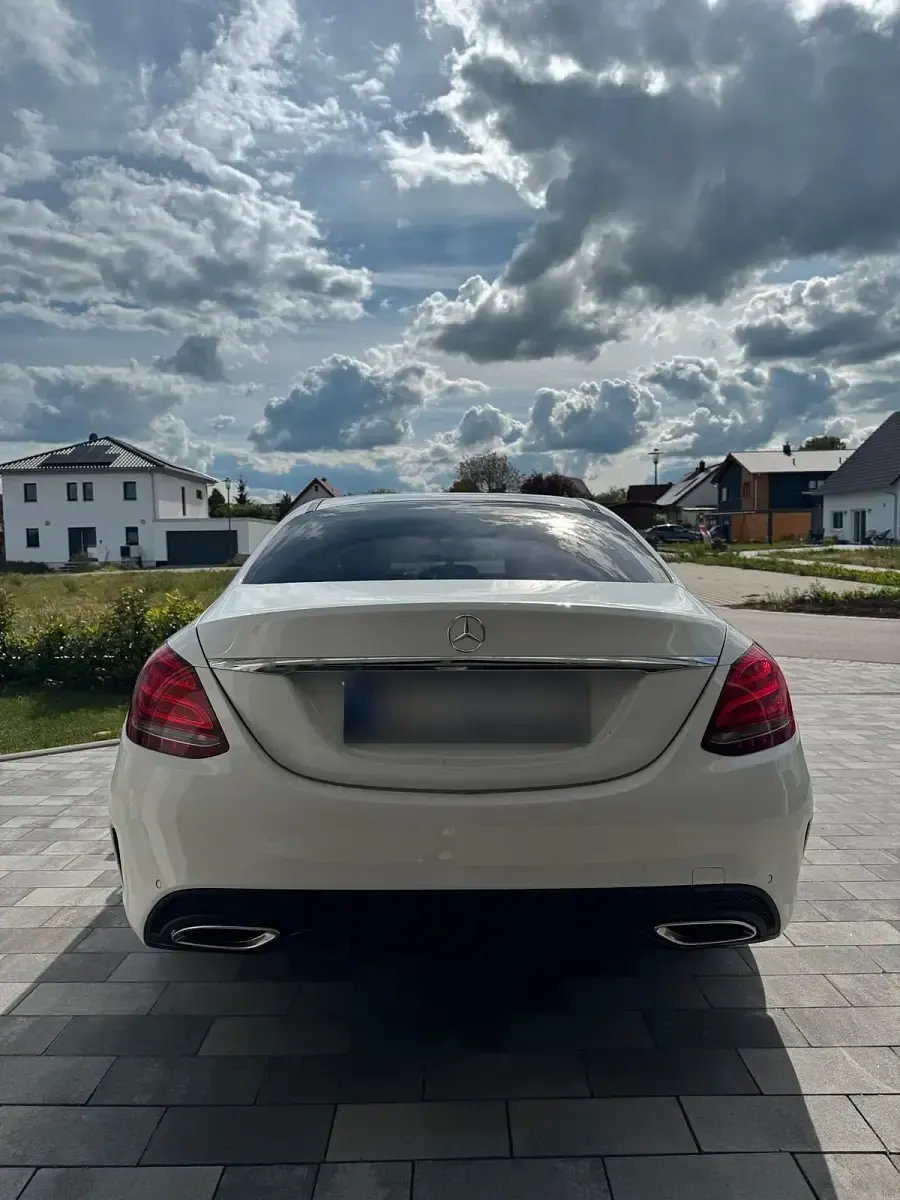 Gebraucht Mercedes C200 AMG line Plus 2016 Weiß Limousine