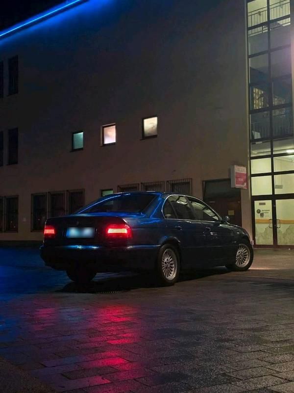 Second-hand BMW 525 193 CP (141 kW) 2001 Albastru Berlinǎ