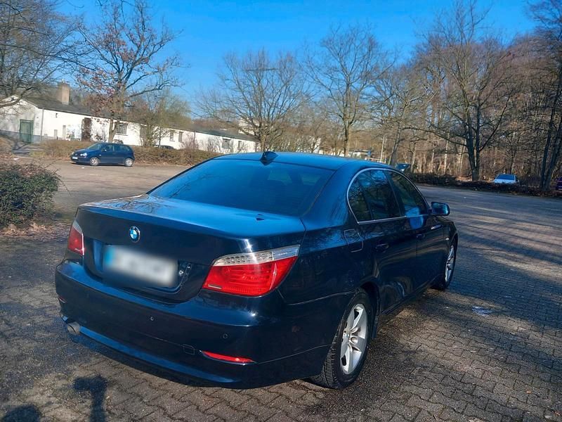 Gebraucht BMW 520 148 PS (108 kW) 2007 Blau Limousine