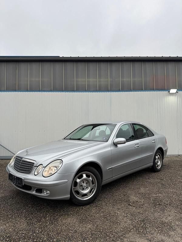 Gebraucht Mercedes E240 177 PS (130 kW) 2004 Silber Limousine