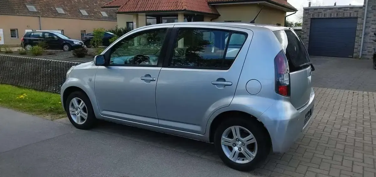 Gebraucht Daihatsu Sirion 91 PS (66 kW) 2009 Silber Kleinwagen