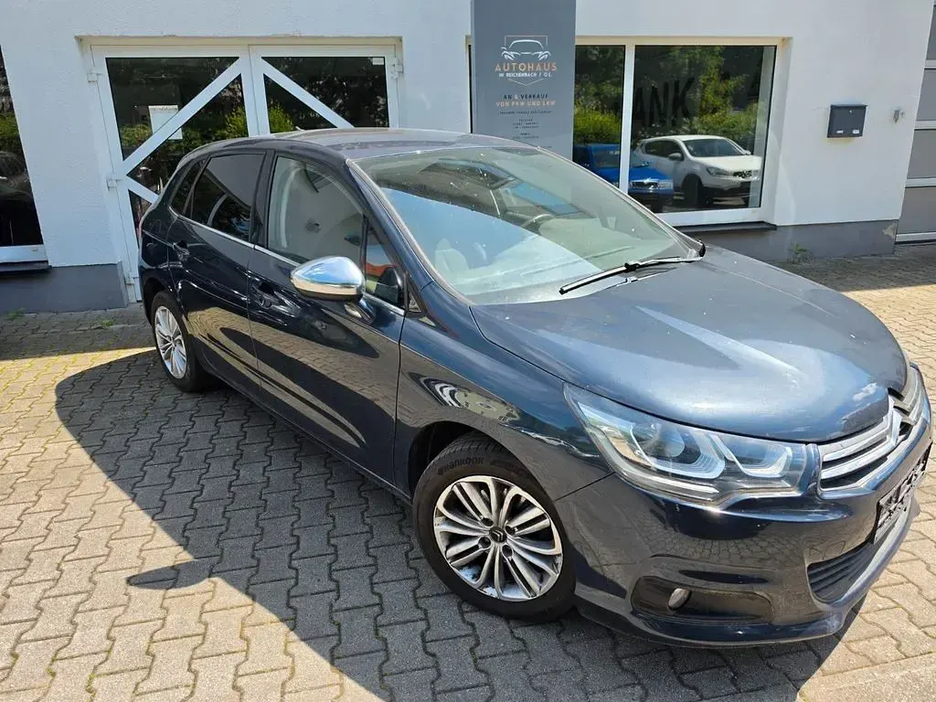 Gebraucht Citroën C4 SELECTION 131 PS (96 kW) 2015 Blau Limousine