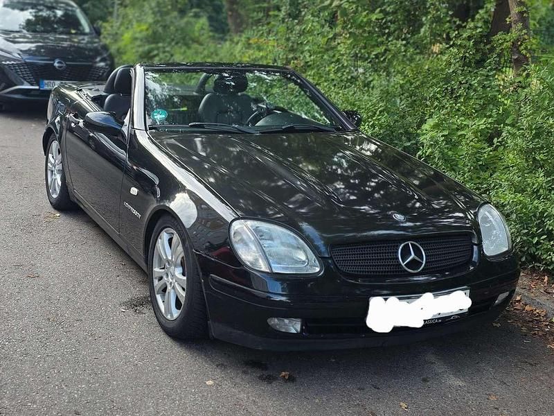 Schwarz Gebraucht 2000 Mercedes SLK230 Cabrio | 2.380 € - Bild 1/4