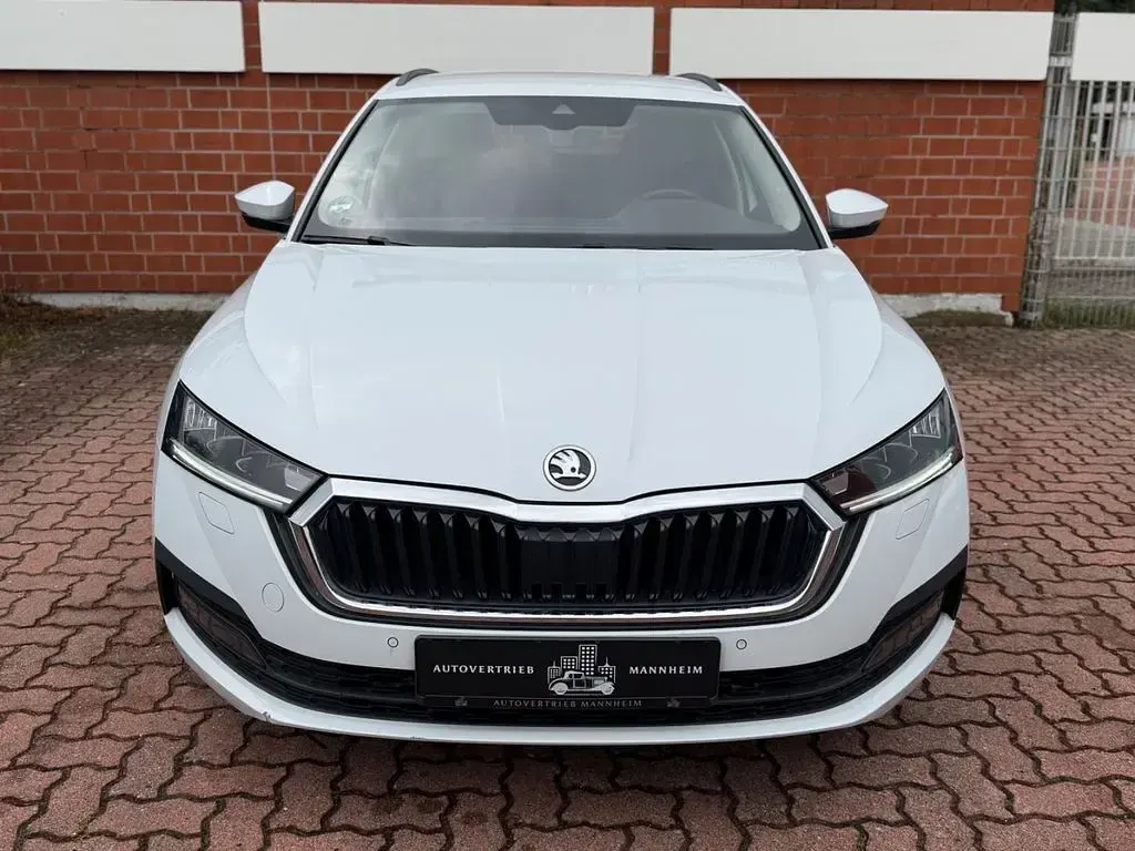 Gebraucht Skoda Octavia Clever 150 PS (110 kW) 2022 Weiß Kombi