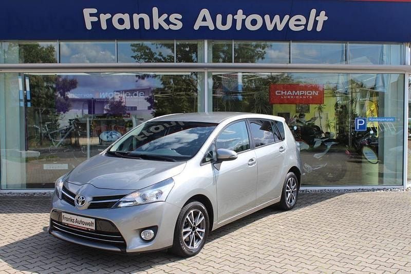 Silber Gebraucht 2013 Toyota Verso Van / Kleinbus | 11.950 € (Guter Preis) - Bild 1/4