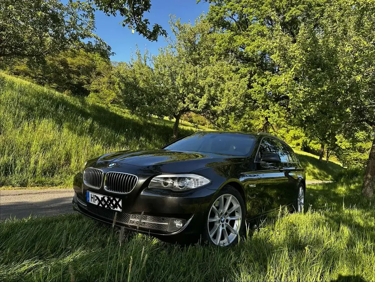 Gebraucht BMW 523 204 PS (150 kW) 2011 Grau Kombi