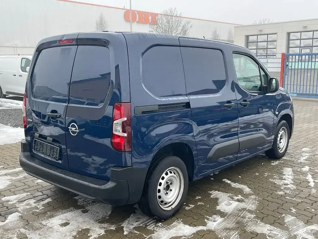 Używany Opel Combo Edition 102 KM (75 kW) 2020 Niebieski Minivan