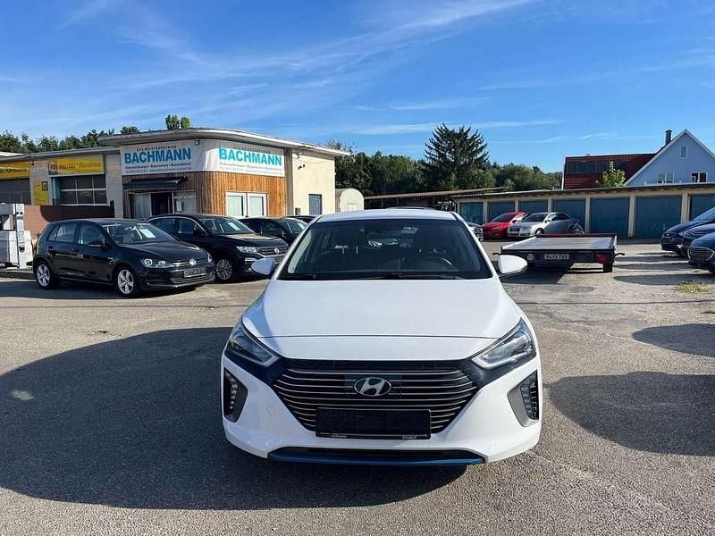 Weiss Gebraucht 2019 Hyundai Ioniq Trend Kleinwagen | 14.800 € (Guter Preis) - Bild 1/4