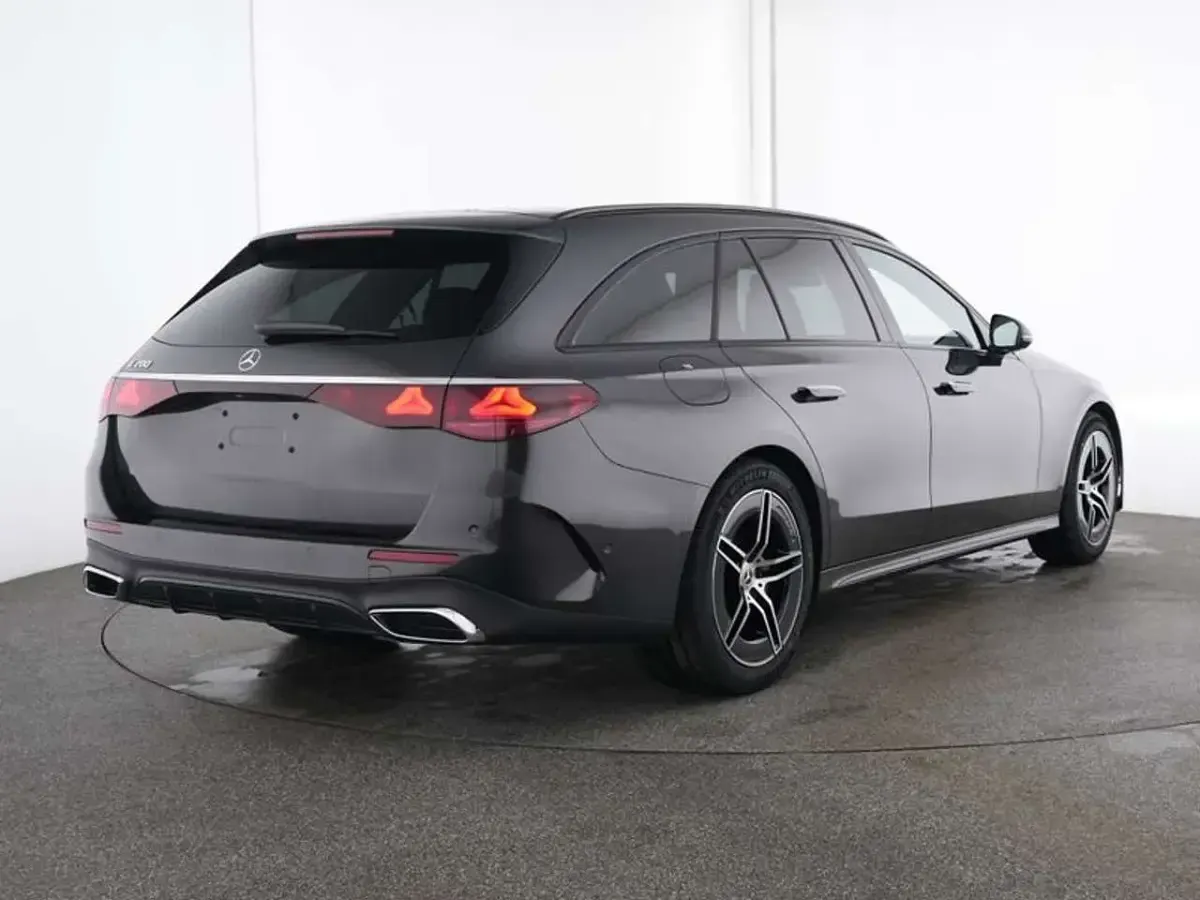 Gebraucht Mercedes E200 AMG 204 PS (150 kW) 2025 Grau Kombi