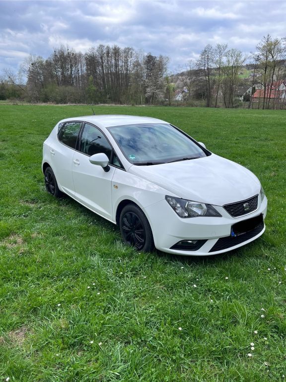 Weiß Gebraucht 2016 Seat Ibiza Style Kleinwagen | 7.499 € (Fairer Preis) - Bild 1/4