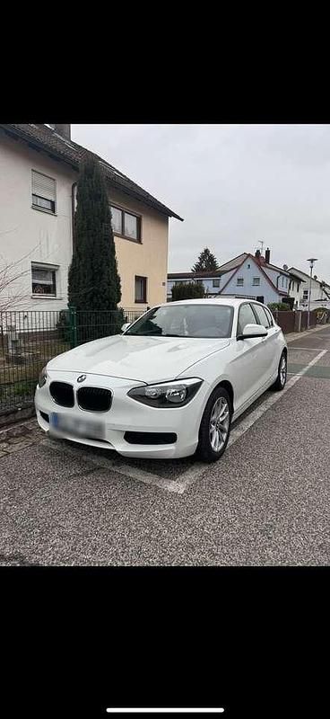 Weiß Gebraucht 2012 BMW 116 Kleinwagen | 7.500 € (Fairer Preis) - Bild 1/4