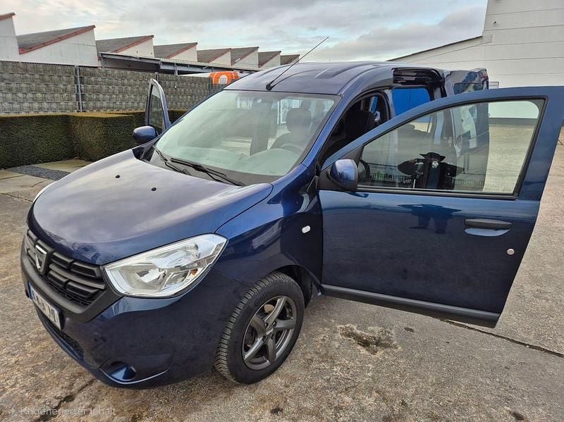 Blau Gebraucht 2018 Dacia Dokker Lauréate Van / Kleinbus | 8.999 € (Superpreis) - Bild 1/4