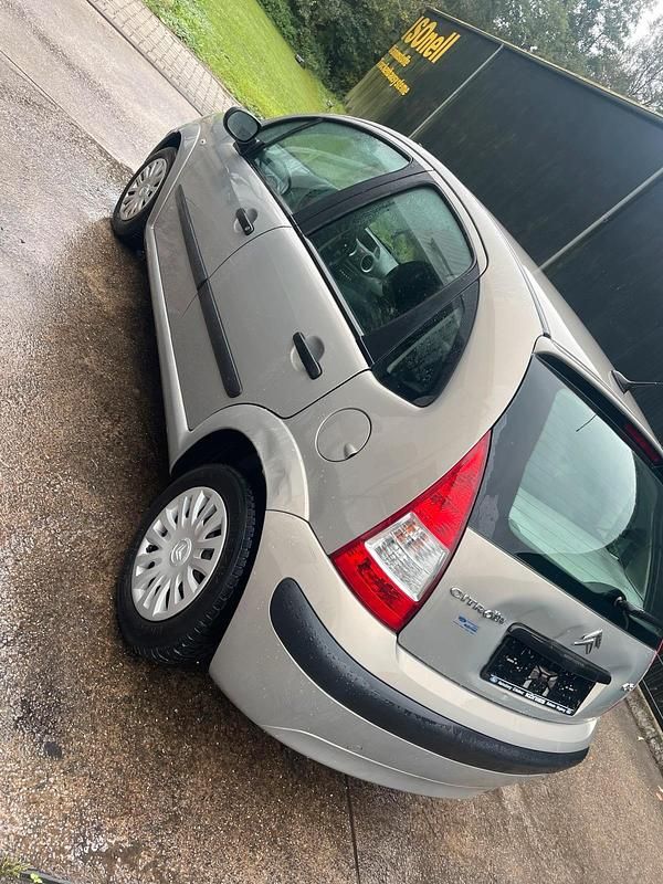 Grau Gebraucht 2006 Citroën C3 Kleinwagen | 700 € - Bild 1/4