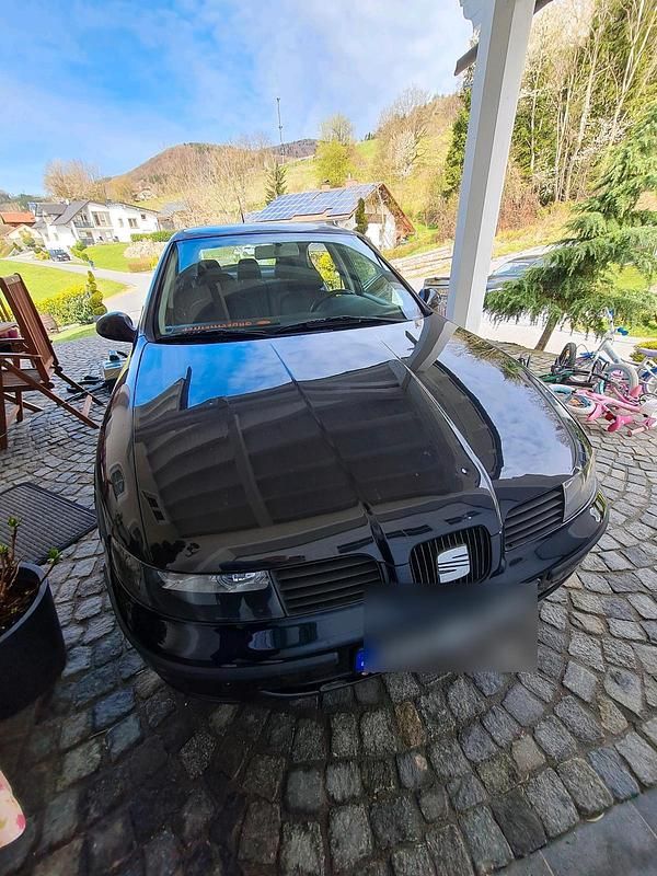 Second-hand Seat Leon 110 CP (80 kW) 2003 Negru Hatchback