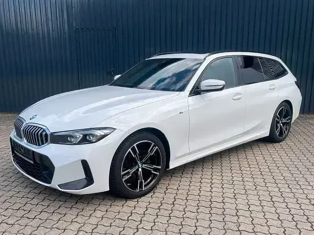 Gebraucht BMW 318 M Sport 156 PS (114 kW) 2024 Alpinweißuni Kombi