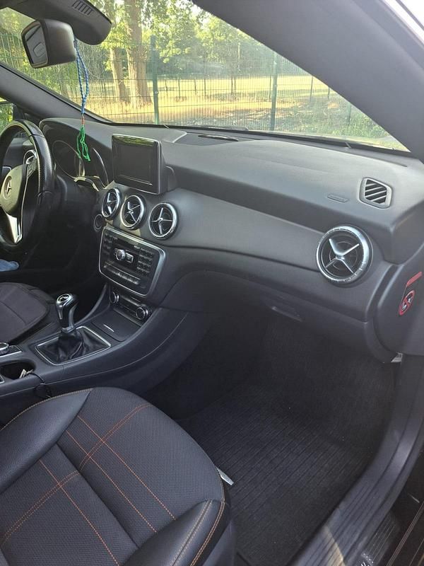 Gebraucht Mercedes CLA180 122 PS (89 kW) 2013 Schwarz Limousine