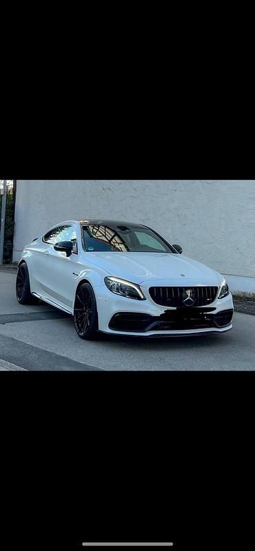 Weiß Gebraucht 2023 Mercedes C63 AMG AMG Coupé | 81.990 € - Bild 1/4