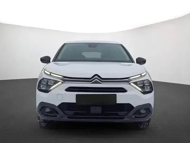 Używany Citroën C4 Feel 131 KM (96 kW) 2023 Biały Sedan/Limuzyna