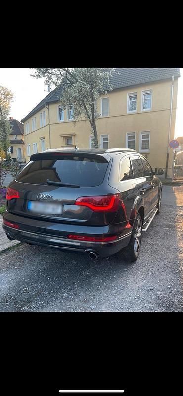 Grau Gebraucht 2012 Audi Q7 SUV | 16.700 € (Fairer Preis) - Bild 1/4