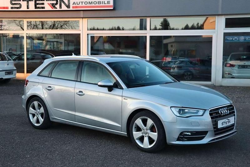 Florettsilber metallic Gebraucht 2014 Audi A3 Sportback Ambition Kleinwagen | 7.390 € (Fairer Preis) - Bild 1/4