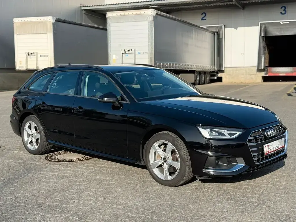 Second-hand Audi A4 Advanced Plus 204 CP (150 kW) 2022 Negru Break