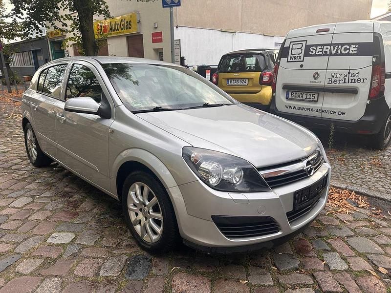 Silber Gebraucht 2006 Opel Astra S Limousine | 3.290 € (Fairer Preis) - Bild 1/4