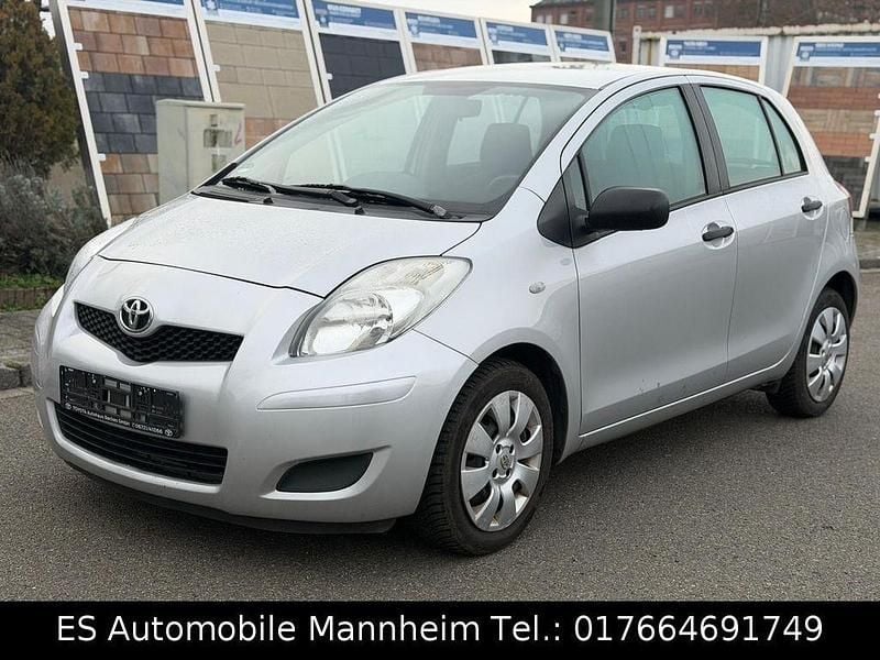 Silber Gebraucht 2009 Toyota Yaris Cool Limousine | 2.950 € (Guter Preis) - Bild 1/4
