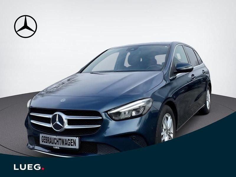 Denimblau metallic Gebraucht 2019 Mercedes B180 Progressive Van / Kleinbus | 19.900 € (Fairer Preis) - Bild 1/4