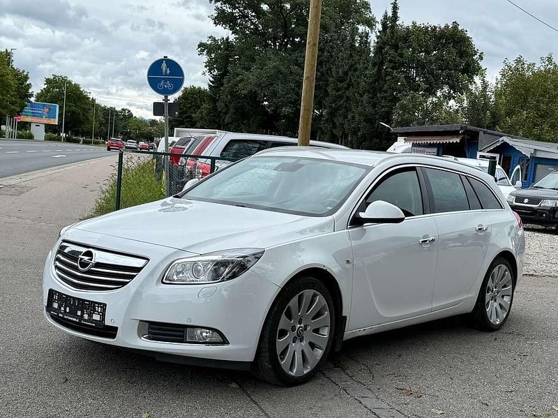 Weiß Gebraucht 2012 Opel Insignia Innovation Kombi | 3.900 € (Superpreis) - Bild 1/4