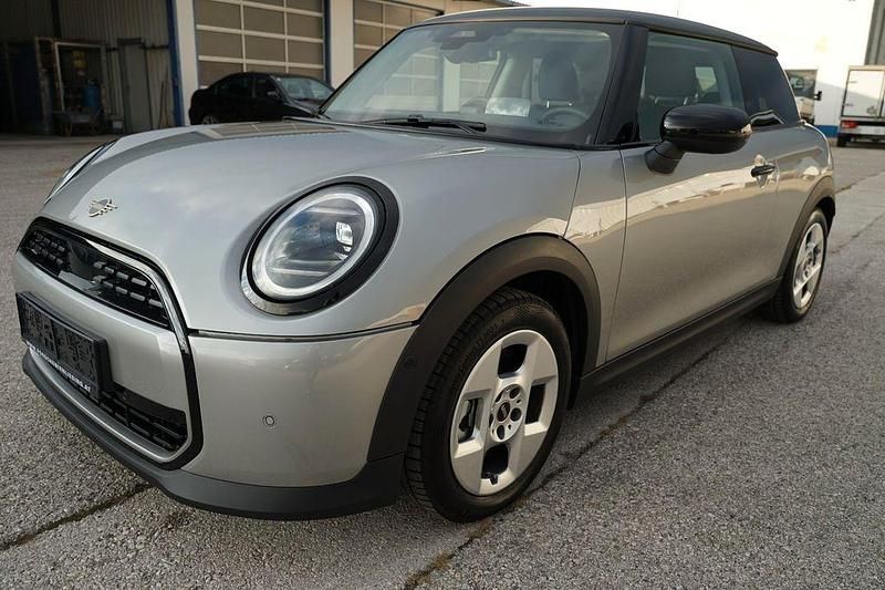 Silber Gebraucht 2025 Mini Cooper Classic Kleinwagen | 27.000 € (Guter Preis) - Bild 1/4
